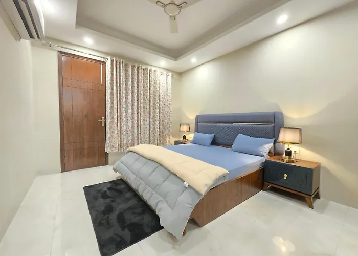 Homlee-Saket Anupam Stylish 3Bhk In South Delhi